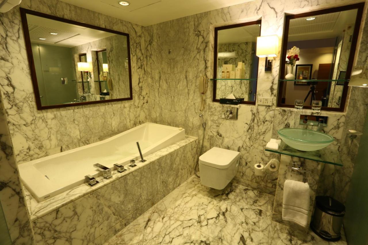 Avari Towers Карачи Экстерьер фото Bathroom