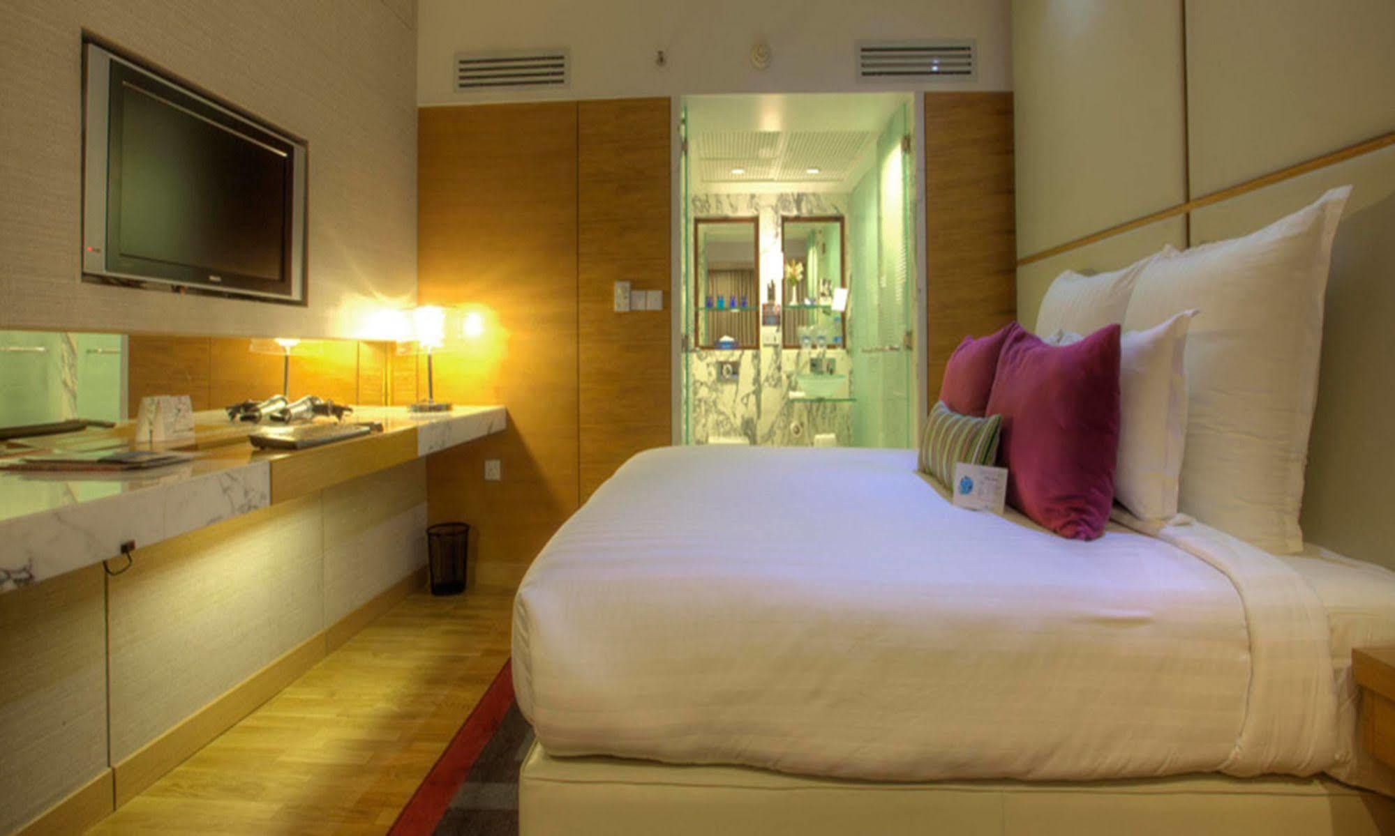 Avari Towers Карачи Экстерьер фото Deluxe Room