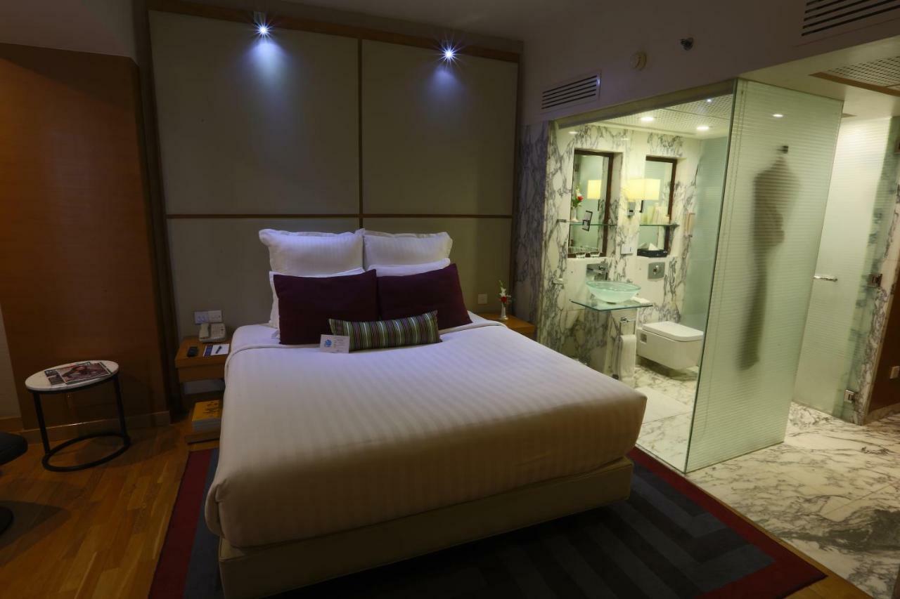Avari Towers Карачи Экстерьер фото A room at the hotel