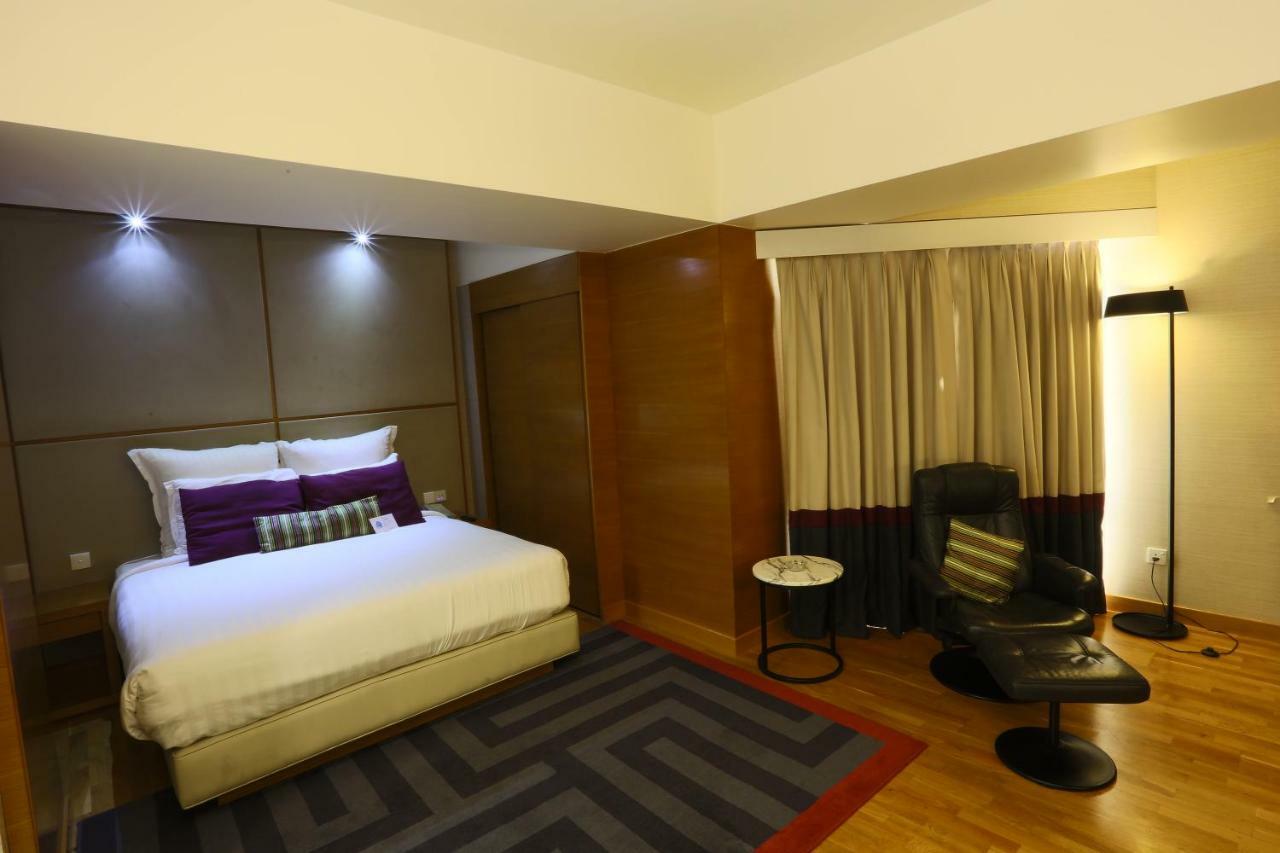 Avari Towers Карачи Экстерьер фото A room at the hotel
